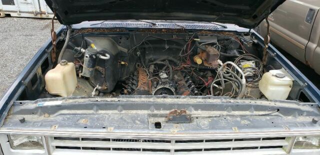 1987 Chevrolet Suburban V20 4x4 4wd LOADED solid project truck - photo 2