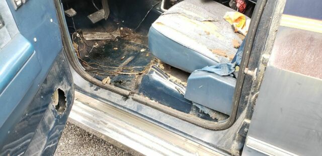 1987 Chevrolet Suburban V20 4x4 4wd LOADED solid project truck - photo 5