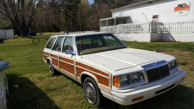 1987 Chrysler Town & Country Woody - photo 2