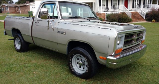 1987 Dodge Ram 1500 D-150 Royal SE