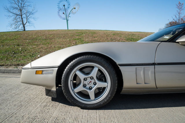 1987 Chevrolet Corvette Convertible - photo 4