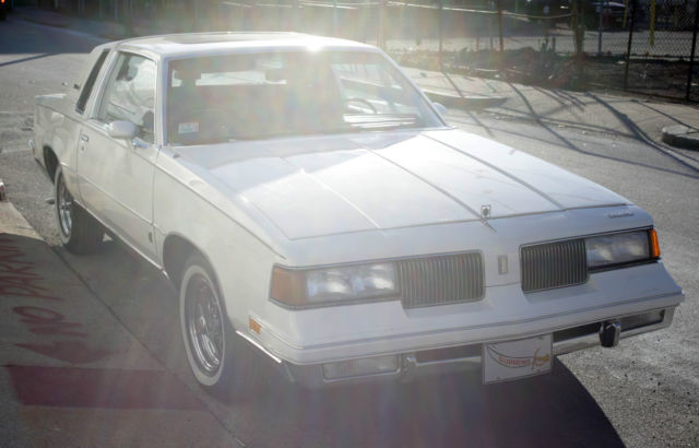 1987 Oldsmobile Cutlass Base Coupe 2-Door - photo 4