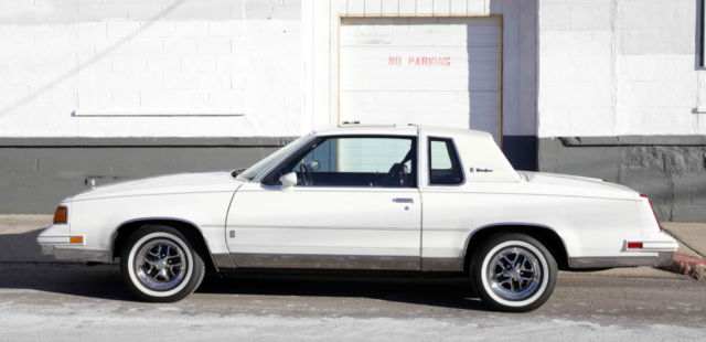 1987 Oldsmobile Cutlass Base Coupe 2-Door - photo 6