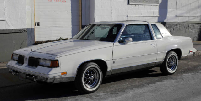1987 Oldsmobile Cutlass Base Coupe 2-Door - photo 7
