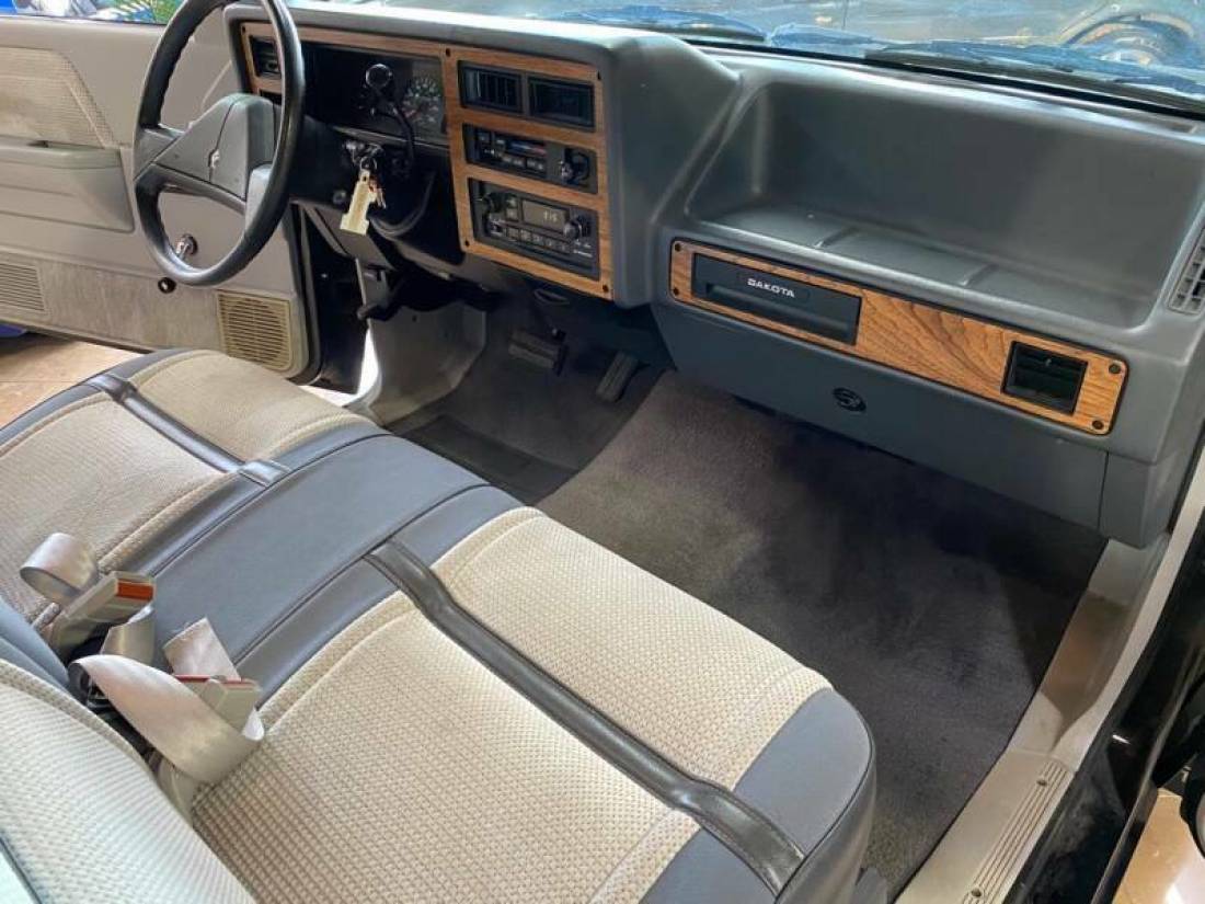 1987 Dodge Dakota Base 2dr Standard Cab LB - photo 9