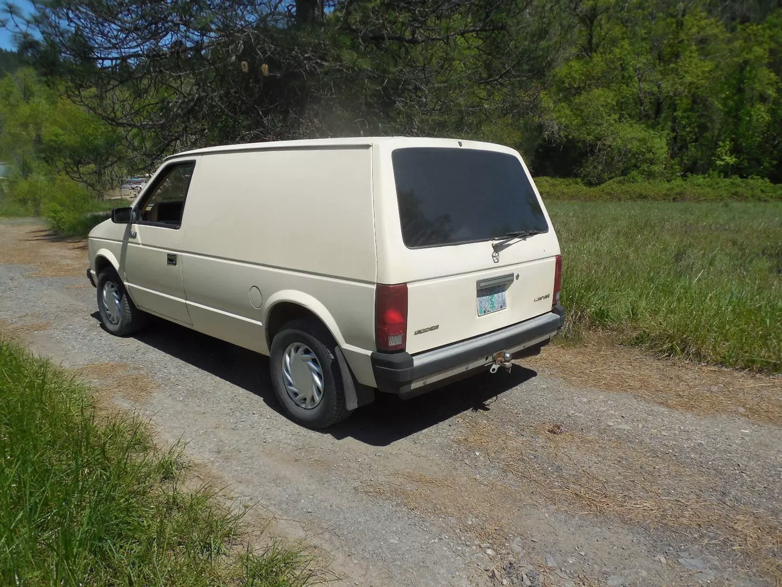 1987 Dodge Caravan - photo 2
