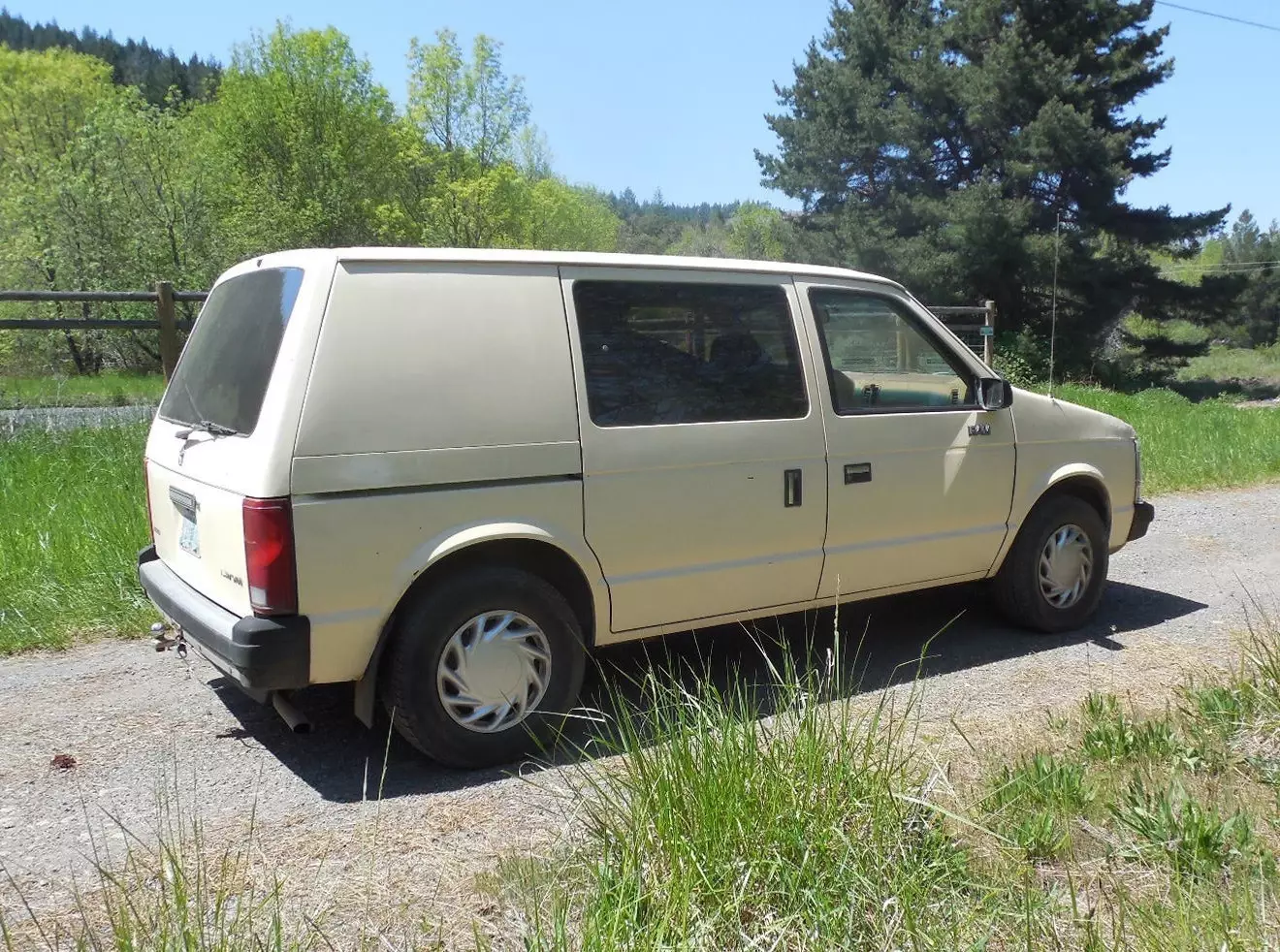 1987 Dodge Caravan - photo 3