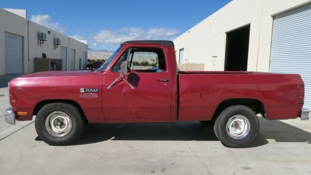 1987 Dodge Ram 1500 SHORT BED 318 V8 RUST FREE! 4 SPEED! - photo 4