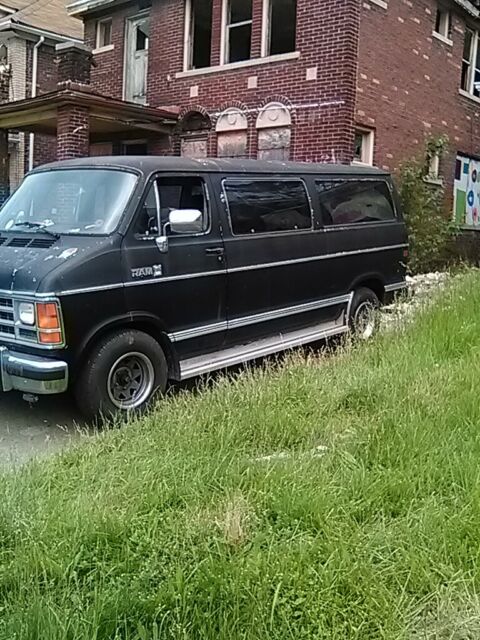 1987 Dodge Ram Van B250