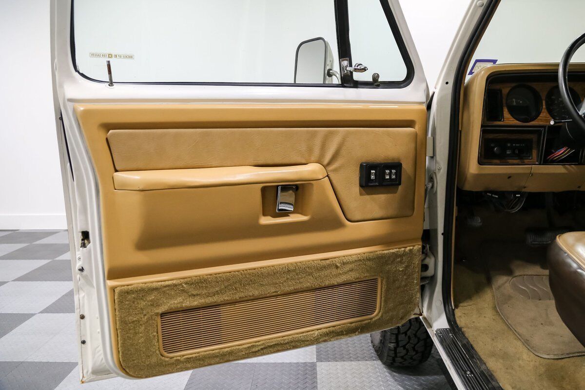 1987 Dodge Ramcharger - photo 12