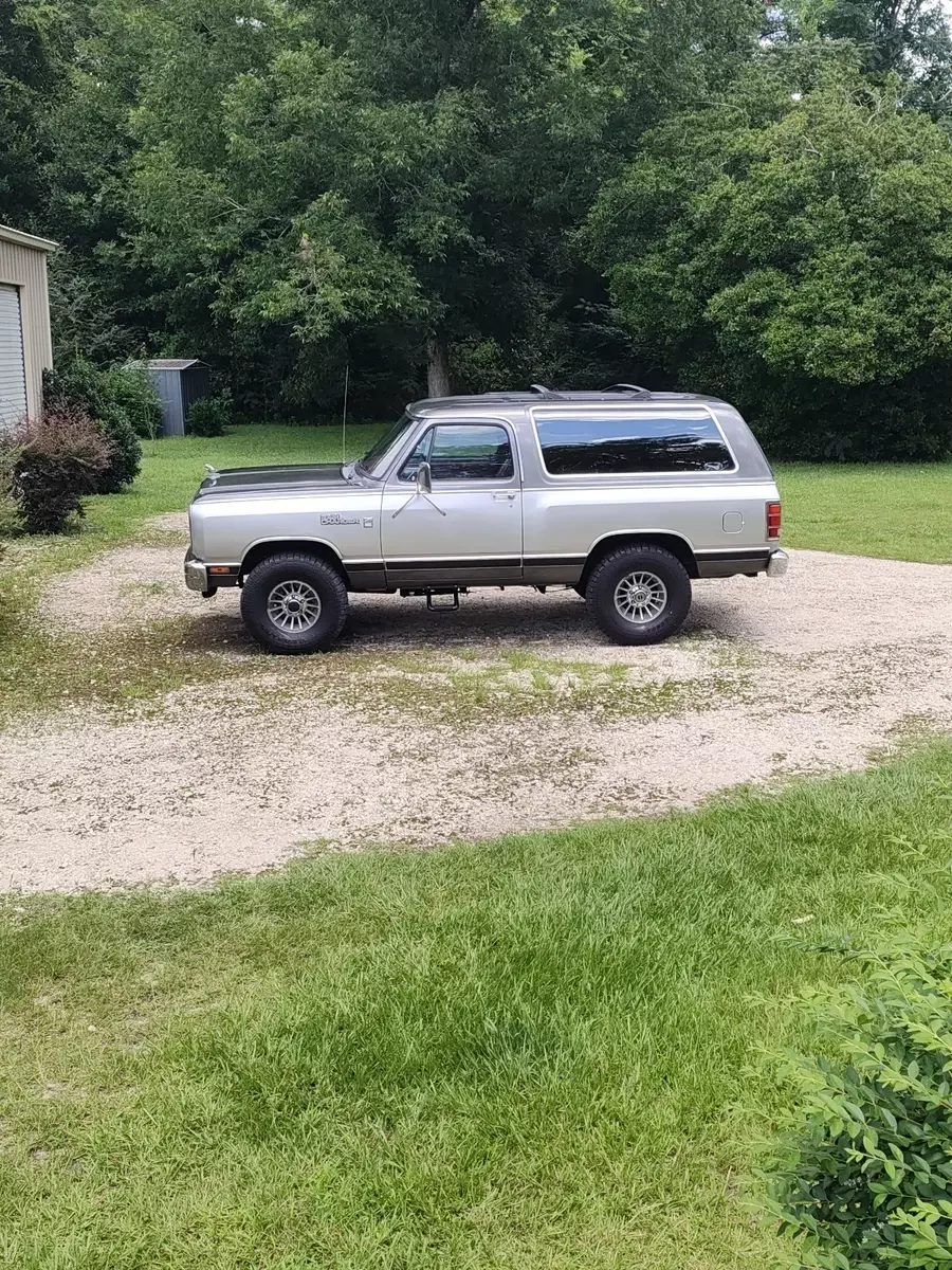 1987 Dodge Ramcharger SUV Grey AW-100 1987 Dodge Ramcharger AW-100