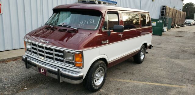 1987 Dodge SPORTSMAN SHORT VAN - photo 2