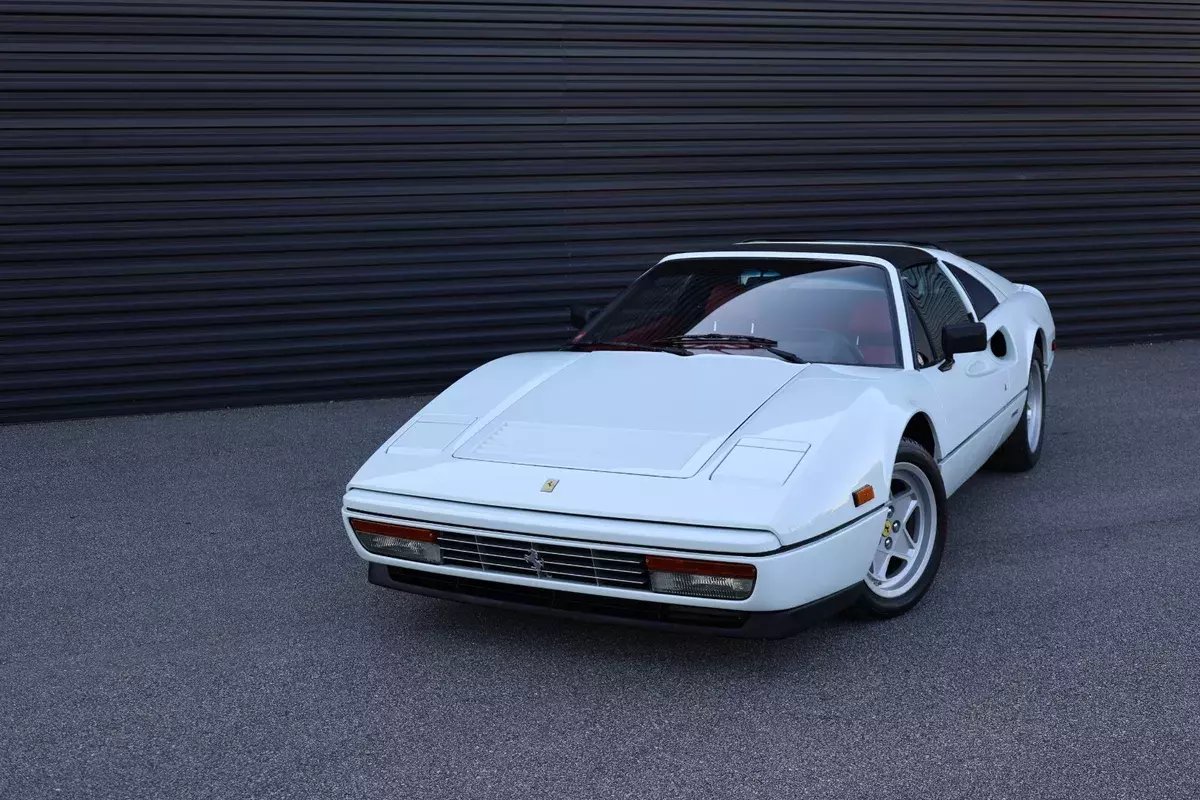 1987 Ferrari 328 GTS | PLATINUM AWARD WINNER | CONCOURS LEVEL | RARE COLOR 1987 Ferrari 328