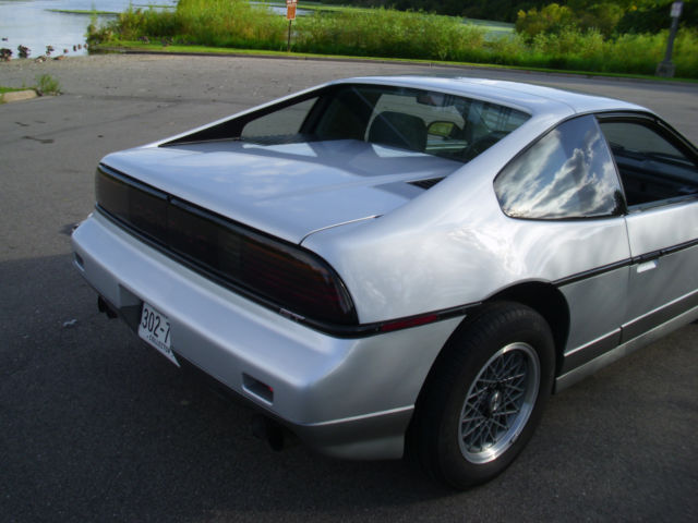 1987 Pontiac Fiero - photo 3