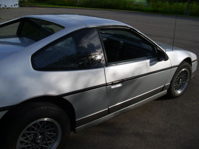1987 Pontiac Fiero - photo 5