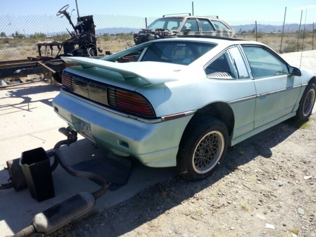 1987 Pontiac Fiero - photo 3