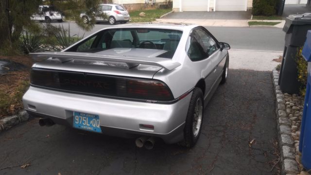 1987 Pontiac Fiero GT - photo 2