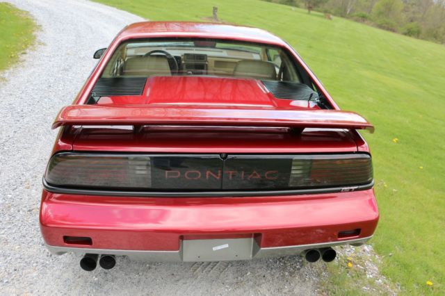 1987 Pontiac Fiero - photo 2