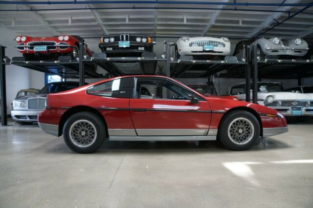 1987 Pontiac Fiero GT - photo 2