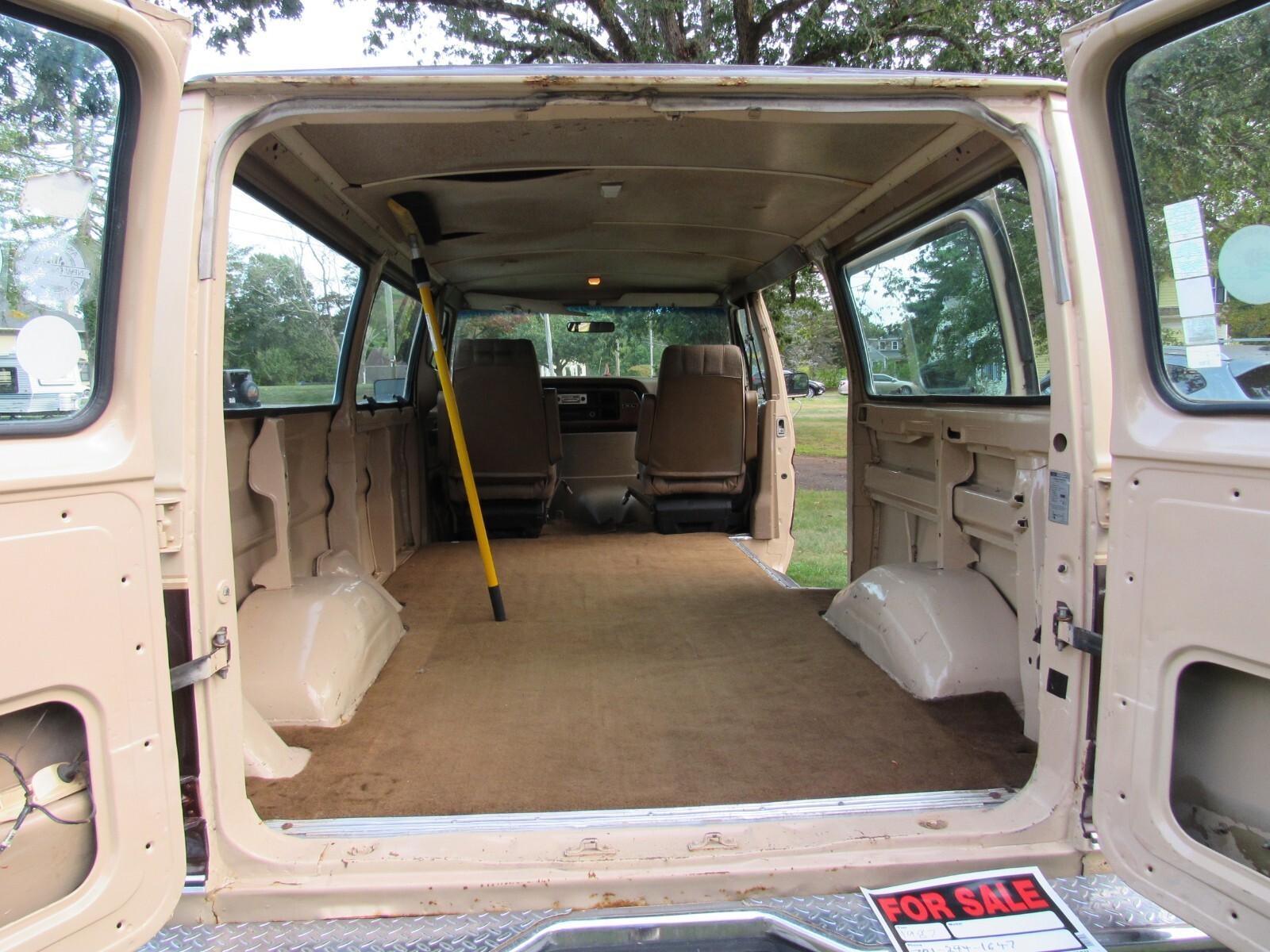 1987 Ford 1 ton window van - photo 6