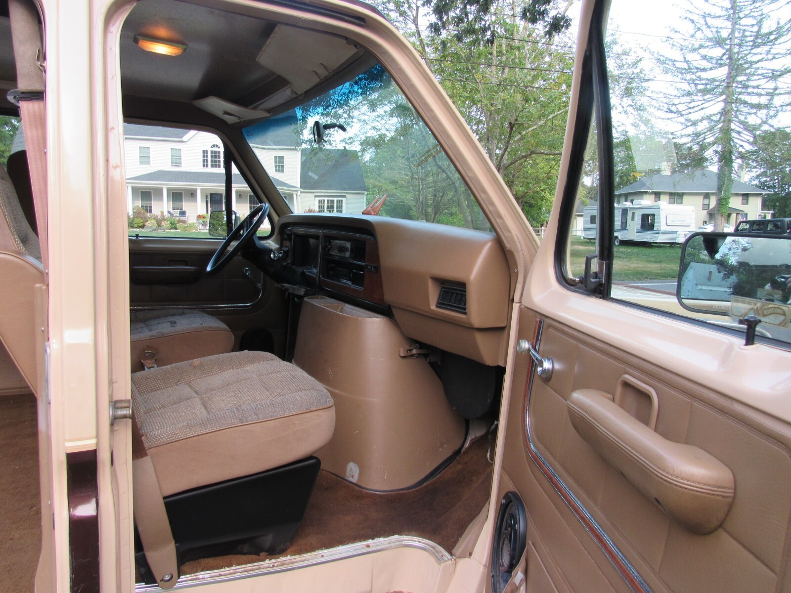 1987 Ford 1 ton window van - photo 7
