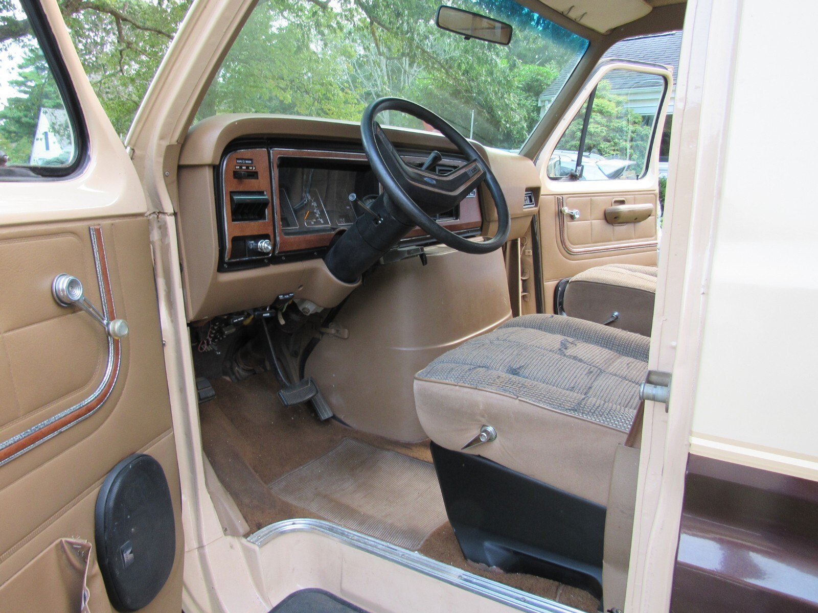 1987 Ford 1 ton window van - photo 8