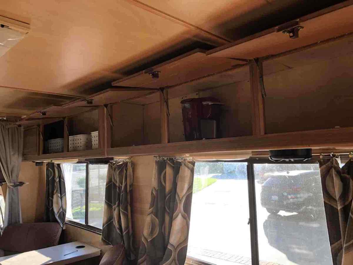 1987 Ford E-350 Econoline E350 fleetwood Jamboree - photo 10