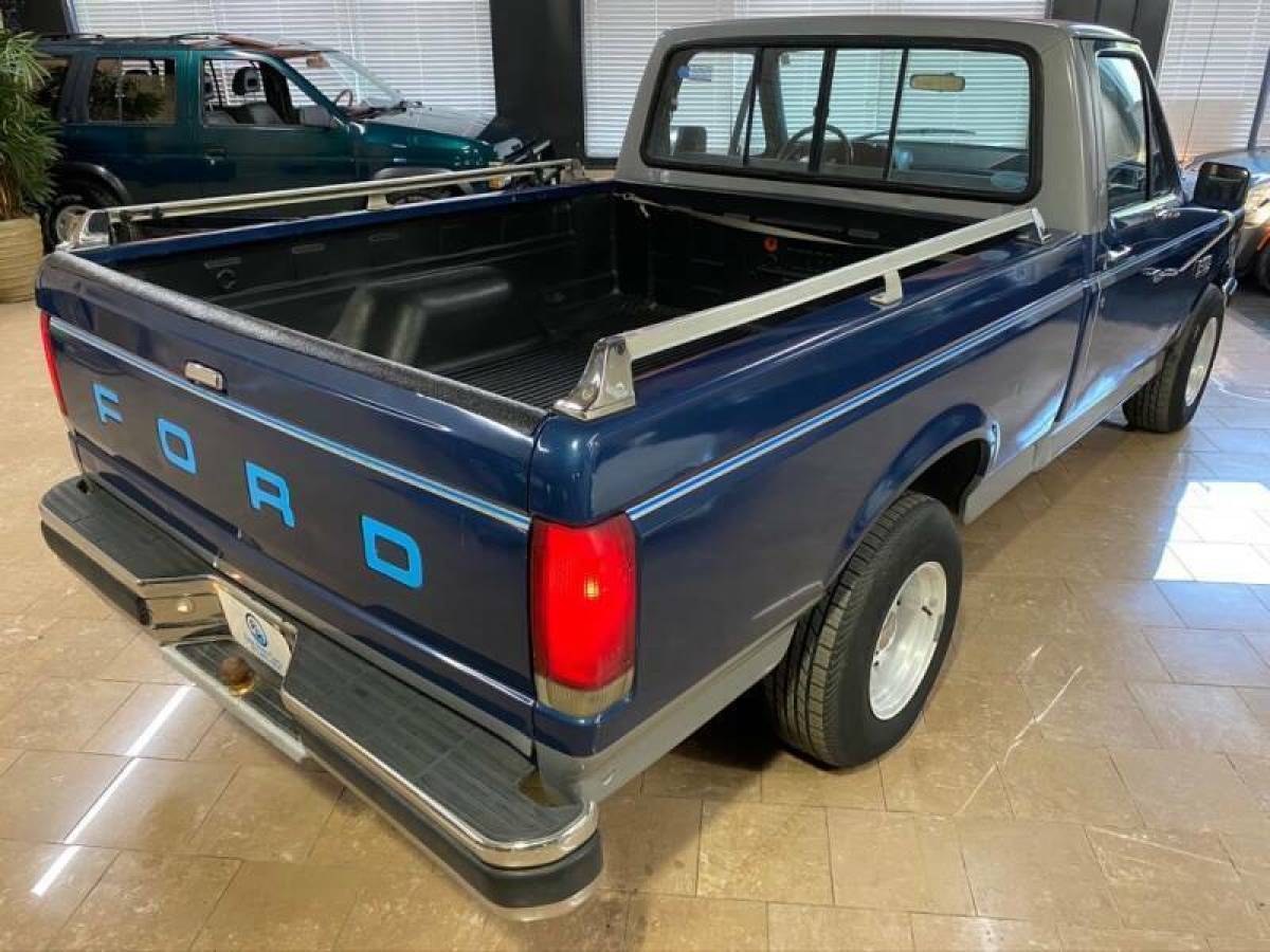 1987 Ford F-150 Base 2dr Standard Cab SB - photo 4