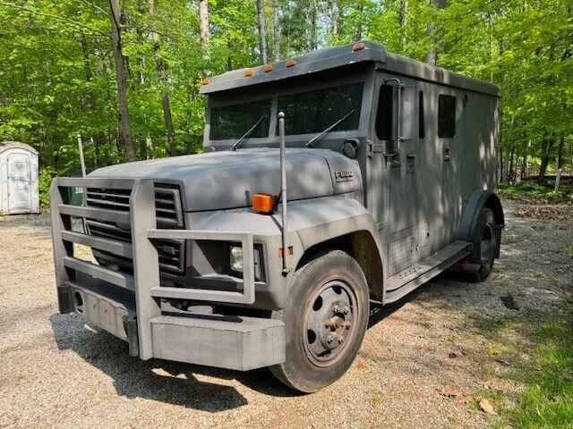 1987 Ford F600 - photo 2