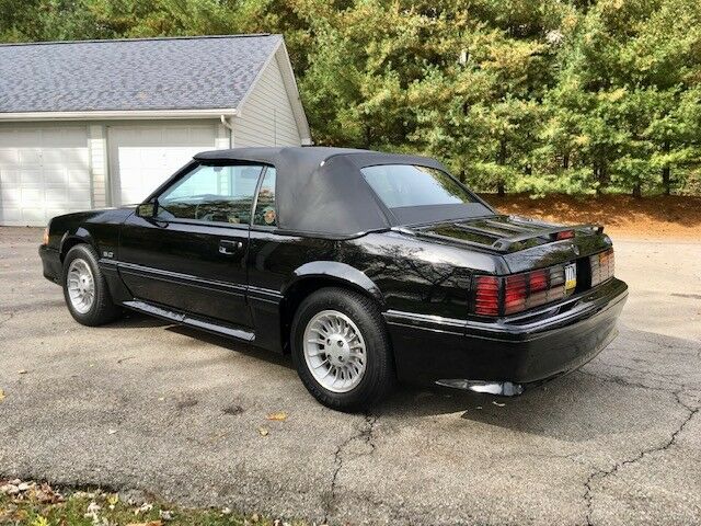 1987 Ford Mustang GT Convertible - photo 2