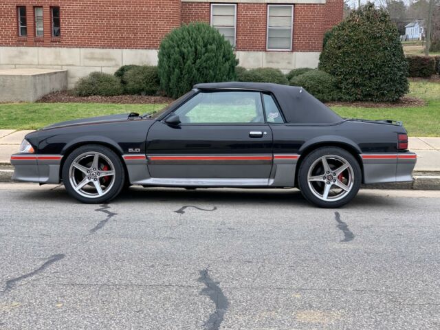1987 Ford Mustang GT - photo 2