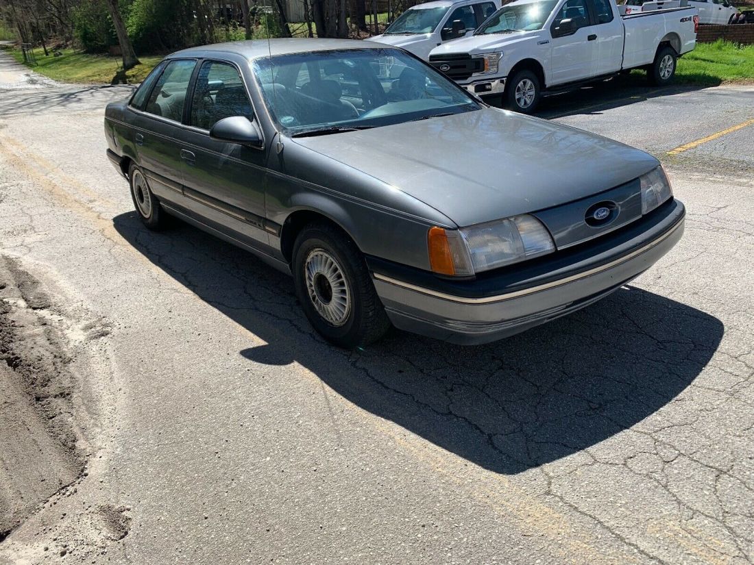 1987 Ford Taurus - photo 2