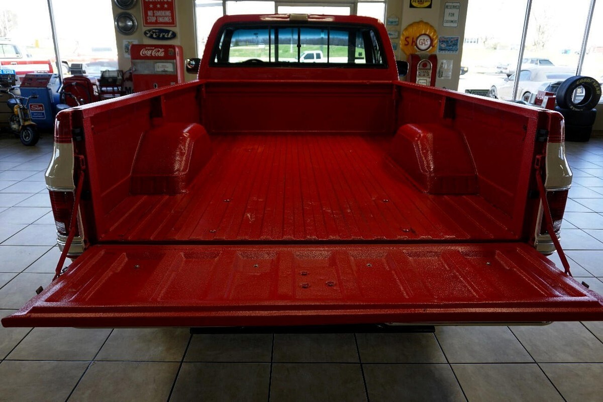 1987 GMC Sierra 1500 Reg-Cab 4X4 - photo 7