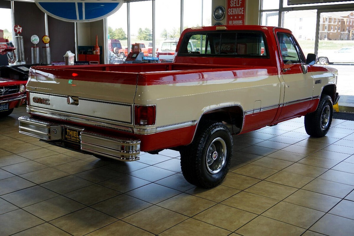 1987 GMC Sierra 1500 Reg-Cab 4X4 - photo 9