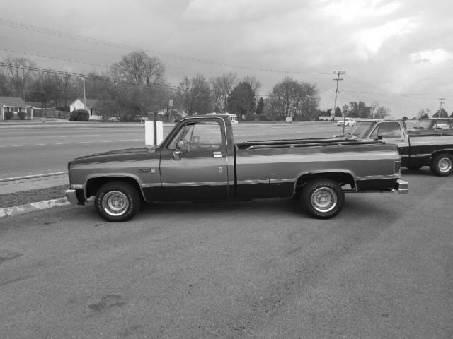 1987 GMC Sierra 1500 Rust free A/C school district owned all maintenance c10 r10 - photo 3