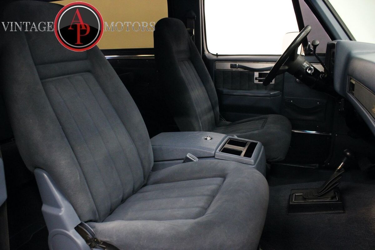 1987 GMC Jimmy Restored 4x4 Crate 350 V8 - photo 5