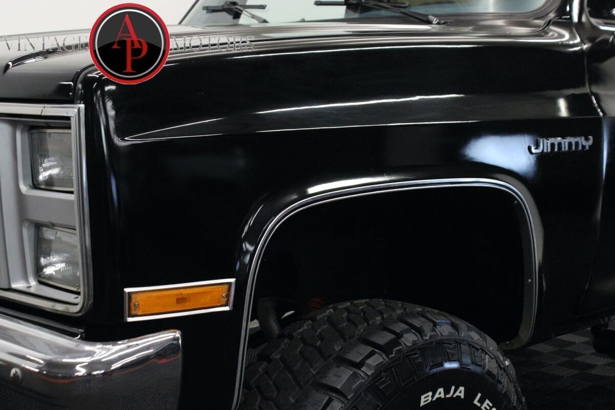 1987 GMC Jimmy Restored 4x4 Crate 350 V8 - photo 9