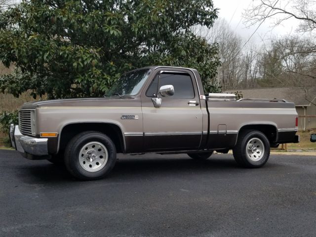 1987 GMC K1500 Short Bed 2wd, Fuel injected, highly optioned. C10 1987 GMC Sierra 1500 Two Tone