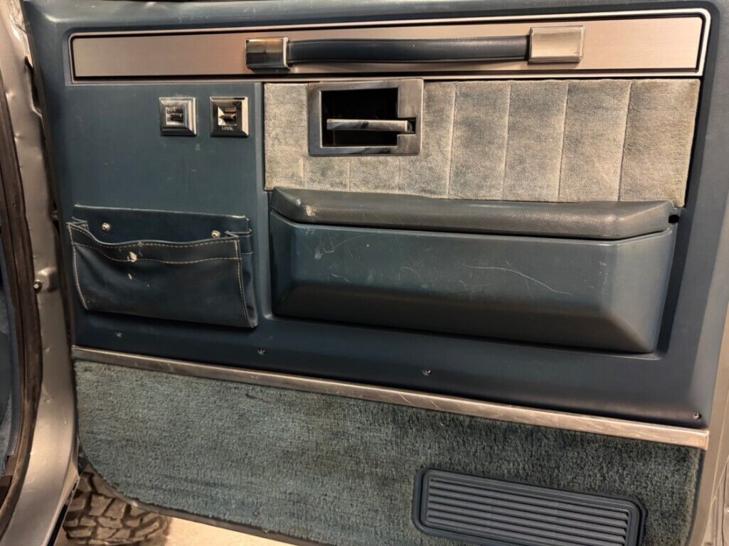 1987 Chevrolet C/K Pickup 3500 Silverado, 4x4 - photo 10