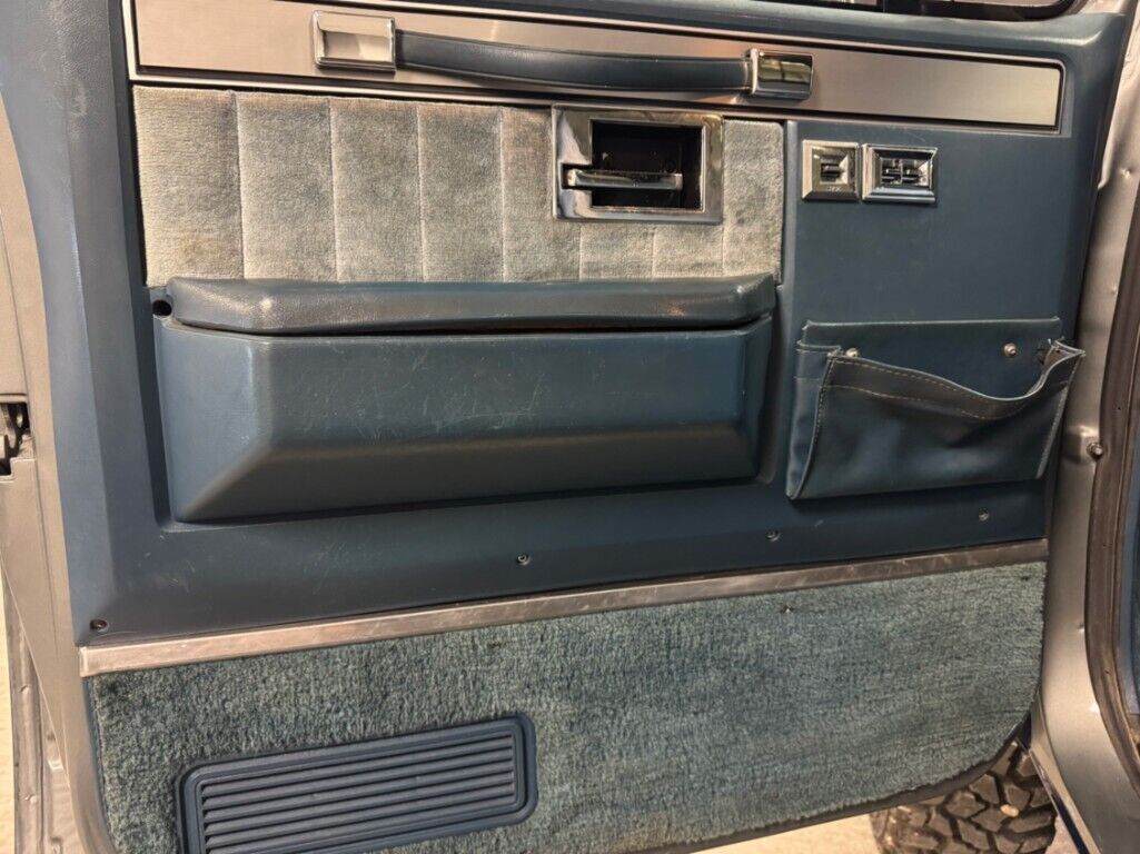 1987 Chevrolet C/K Pickup 3500 Silverado, 4x4 - photo 9
