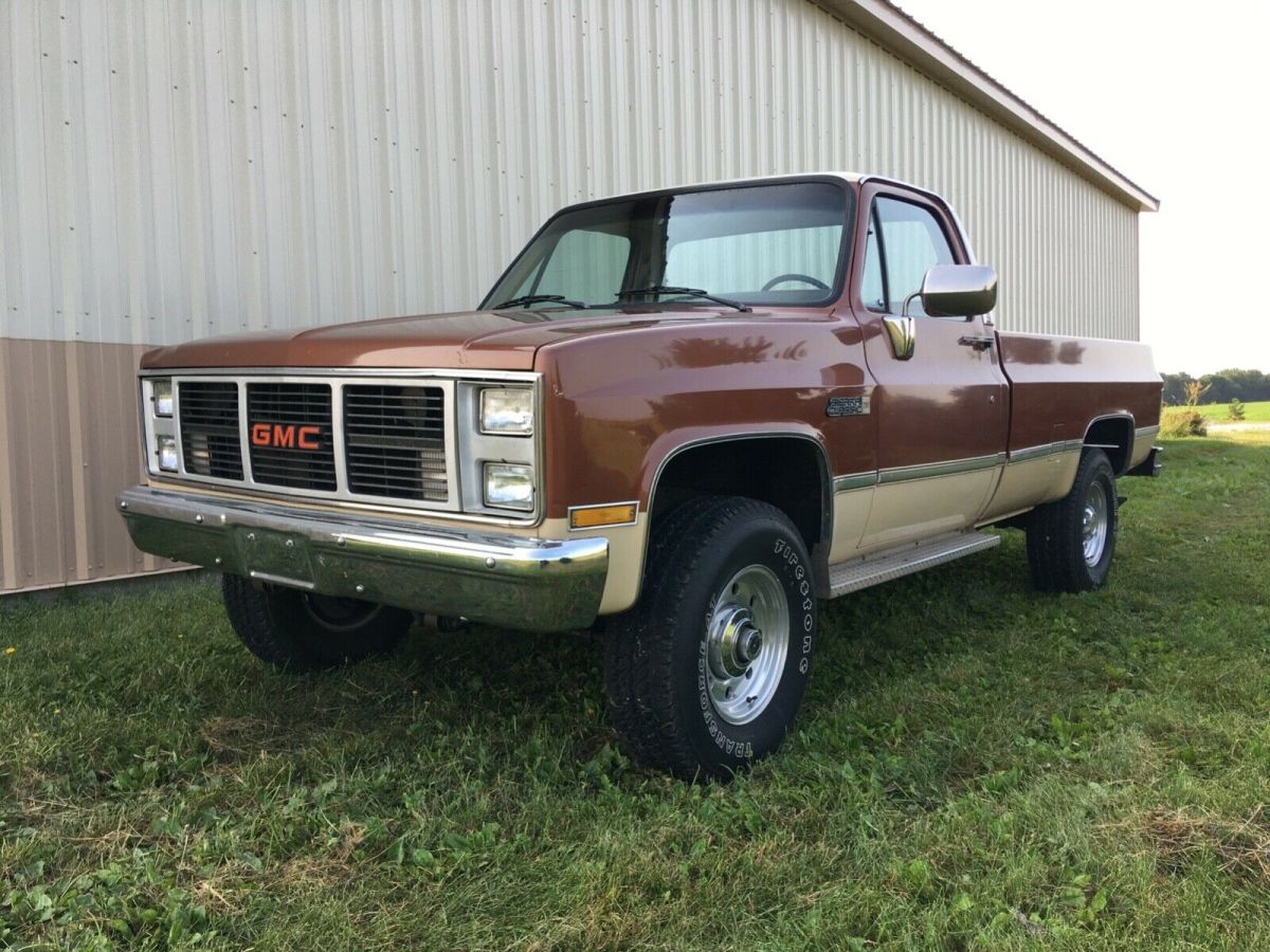 1987 GMC Regular Cab Pickup 2500 4X4 Sierra Classic original 350 V-8 Automatic 1987 GMC V2500 Sierra Classic