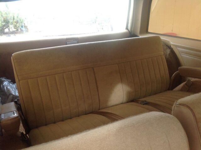 1987 GMC Suburban - photo 10