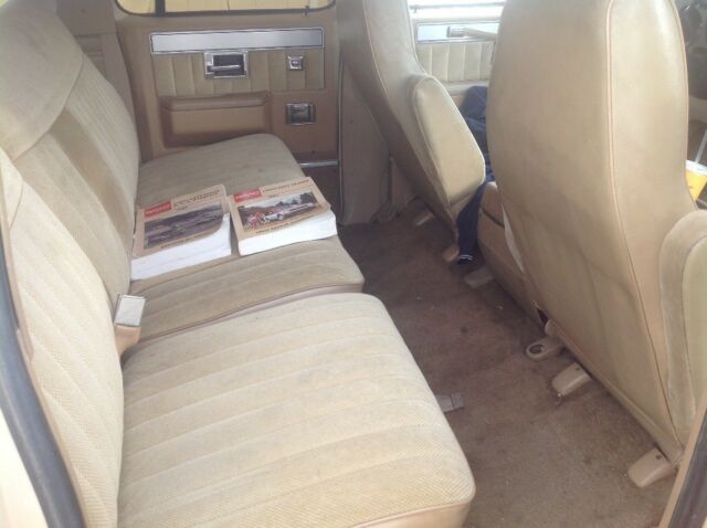 1987 GMC Suburban - photo 9
