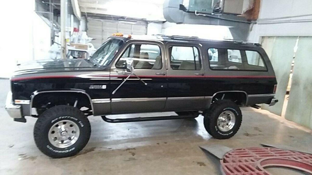 1987 Chevrolet Suburban - photo 3