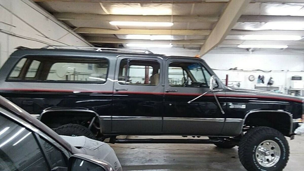 1987 Chevrolet Suburban - photo 4