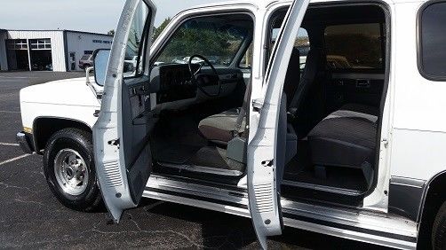 1987 GMC Suburban -- - photo 11