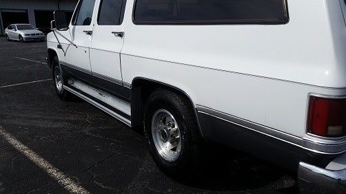 1987 GMC Suburban -- - photo 6