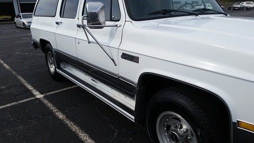 1987 GMC Suburban -- - photo 7