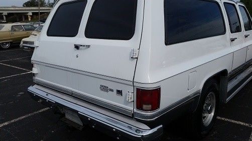 1987 GMC Suburban -- - photo 8