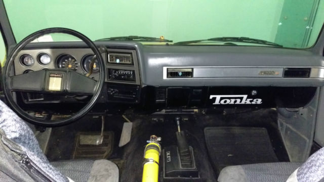 1987 GMC Sierra 2500 Suburban Sierra Classic - photo 6